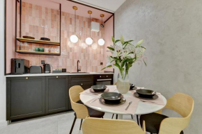 Aura III Apartments & Free Parking by Downtown Apartments